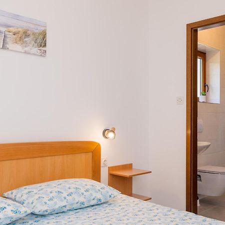 Apartmani Pina Krk Town Exterior photo