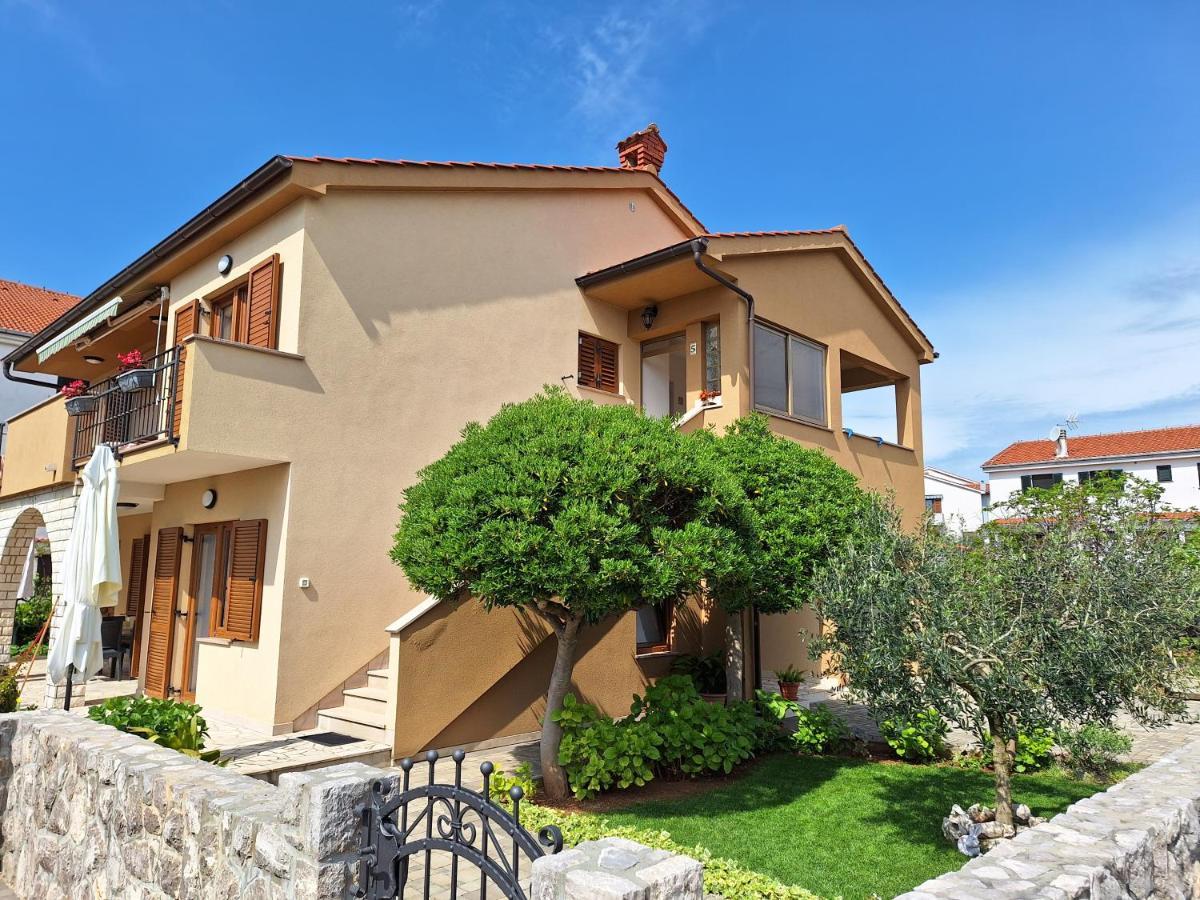 Apartmani Pina Krk Town Exterior photo