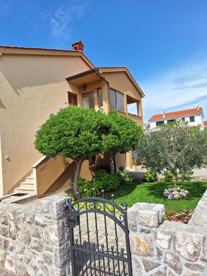 Apartmani Pina Krk Town Exterior photo