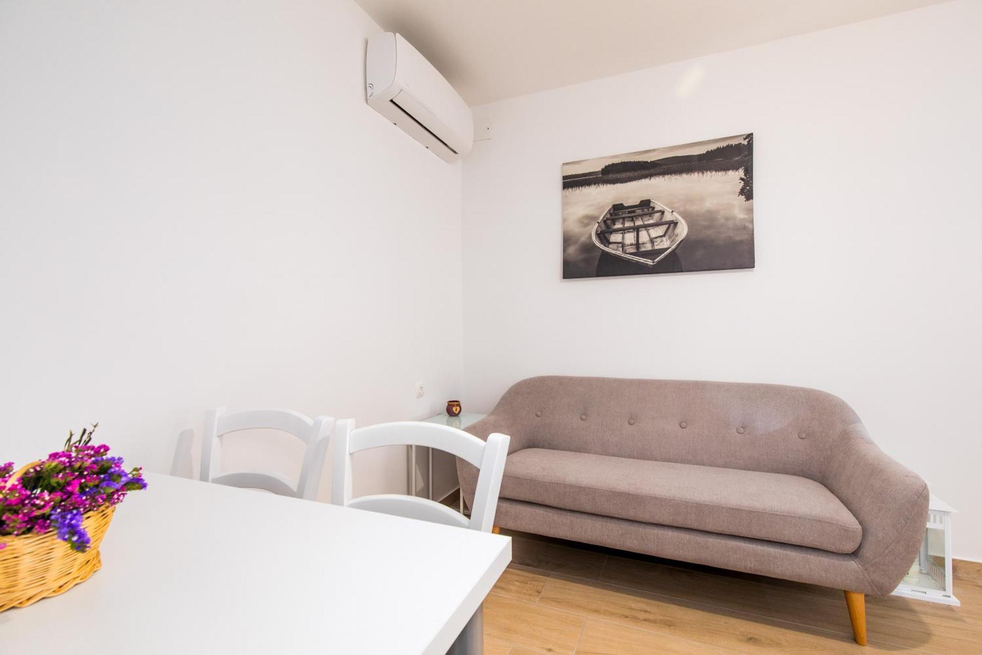 Apartmani Pina Krk Town Exterior photo