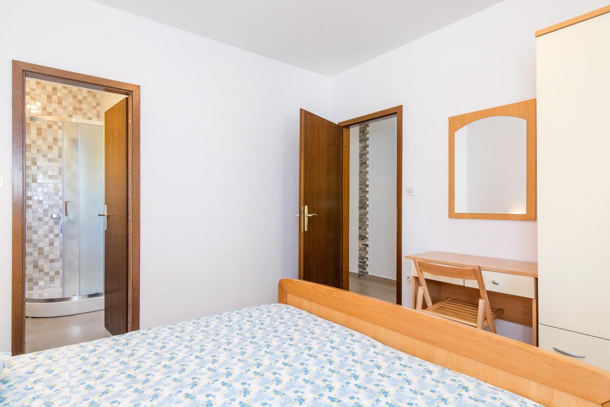 Apartmani Pina Krk Town Exterior photo
