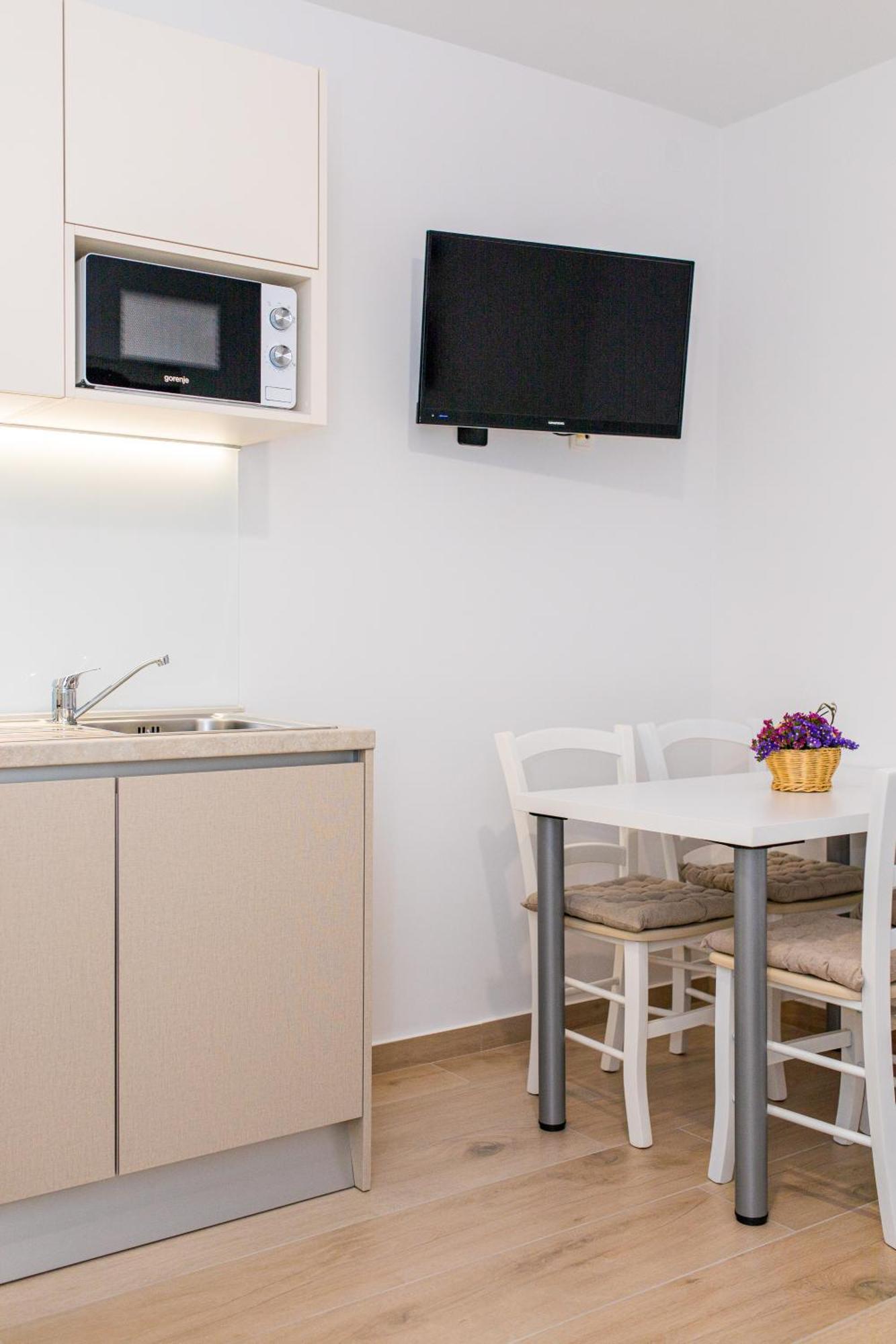 Apartmani Pina Krk Town Exterior photo