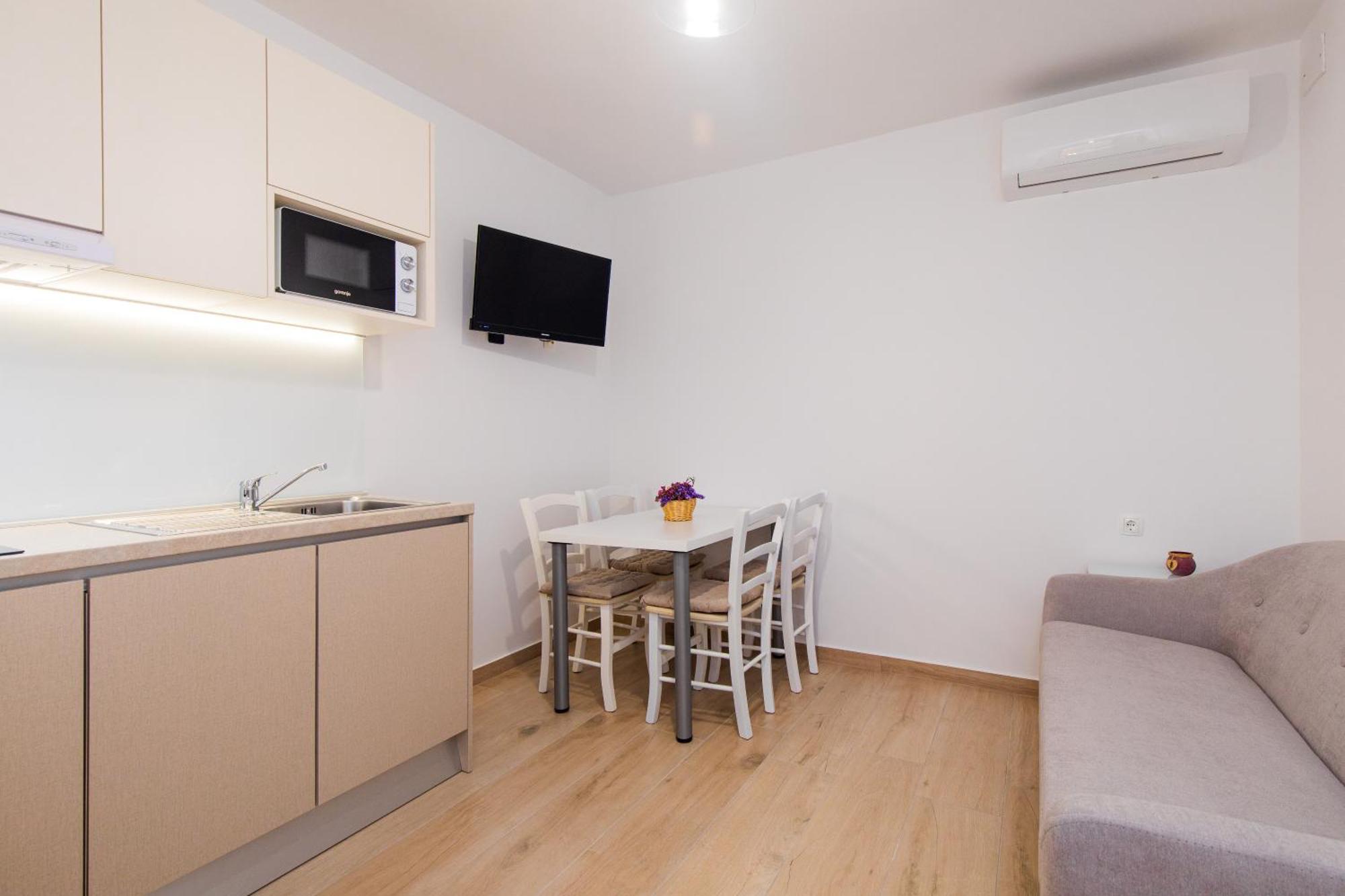 Apartmani Pina Krk Town Exterior photo