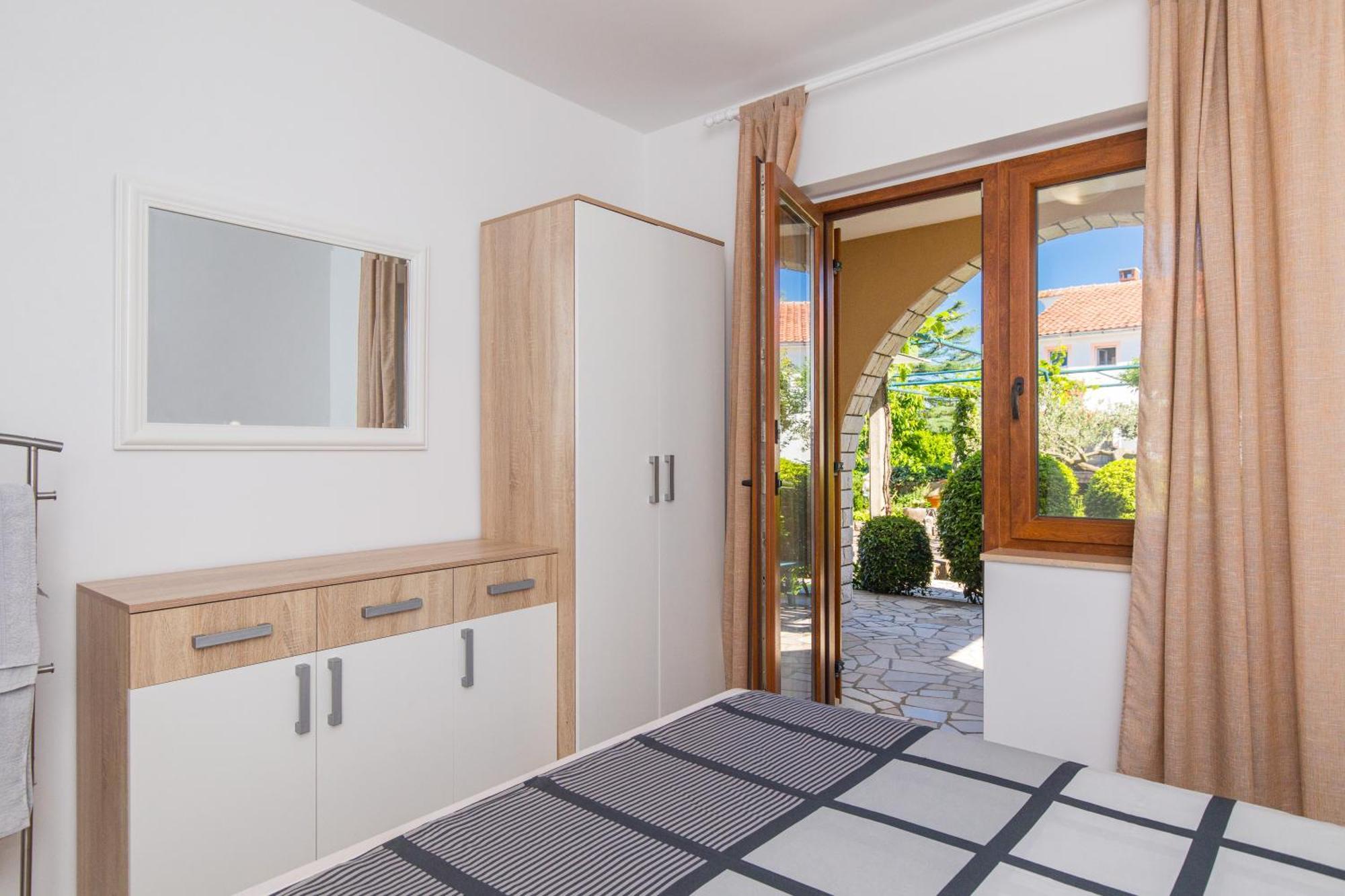 Apartmani Pina Krk Town Exterior photo