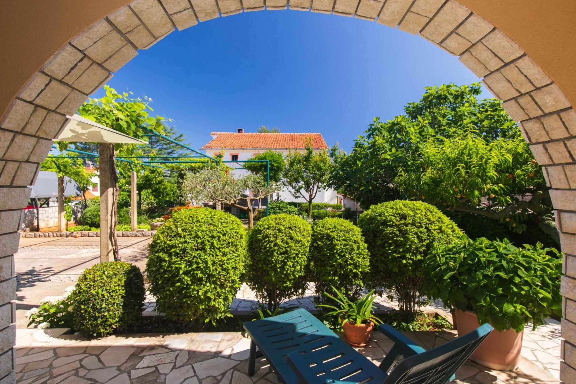 Apartmani Pina Krk Town Exterior photo