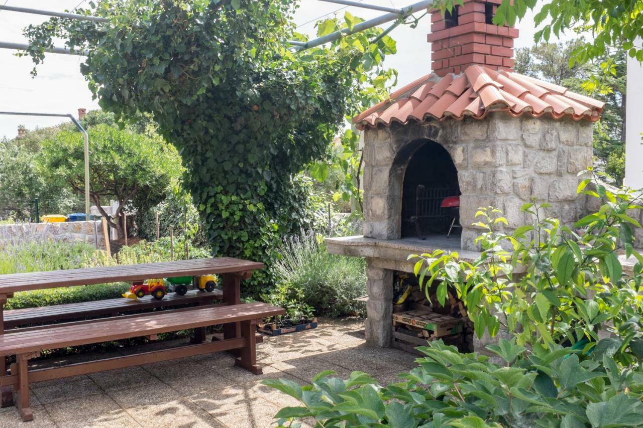 Apartmani Pina Krk Town Exterior photo