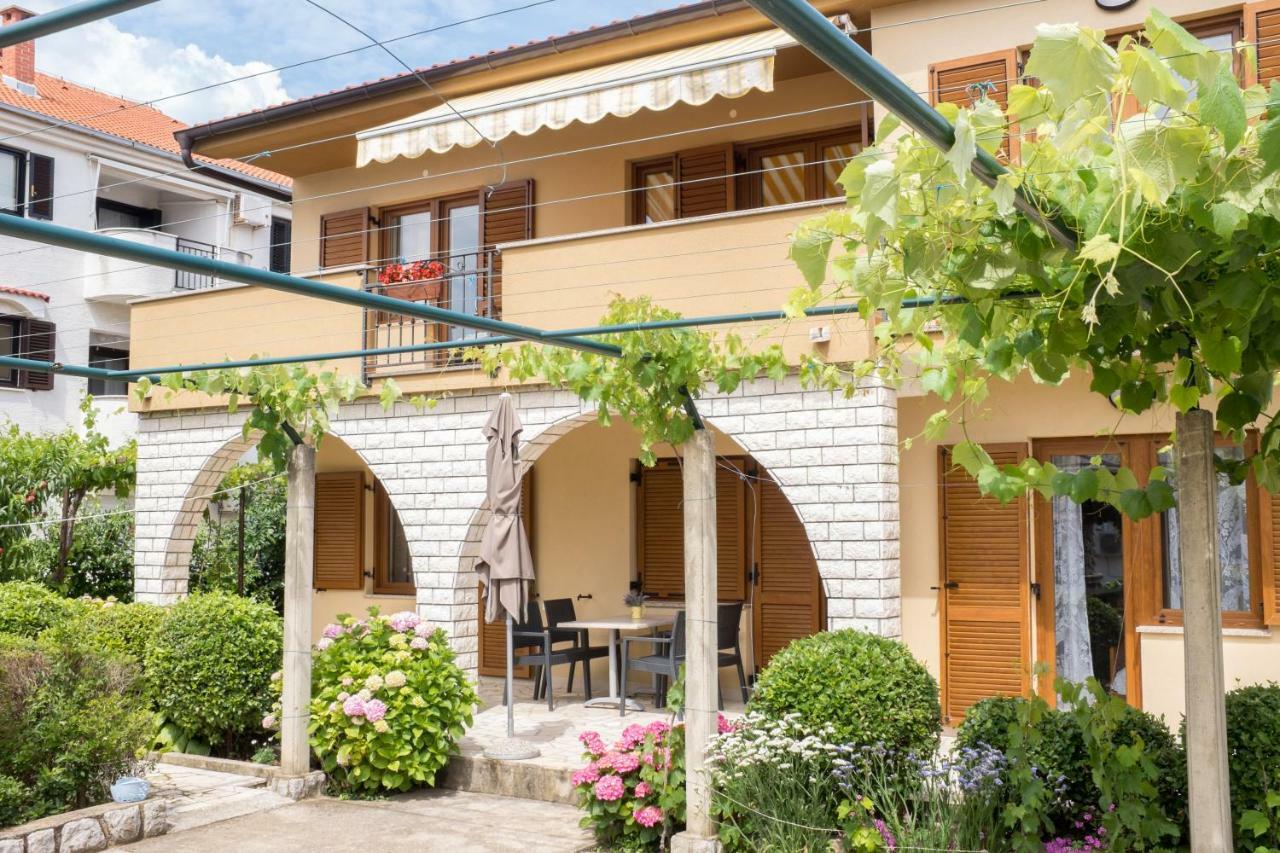 Apartmani Pina Krk Town Exterior photo