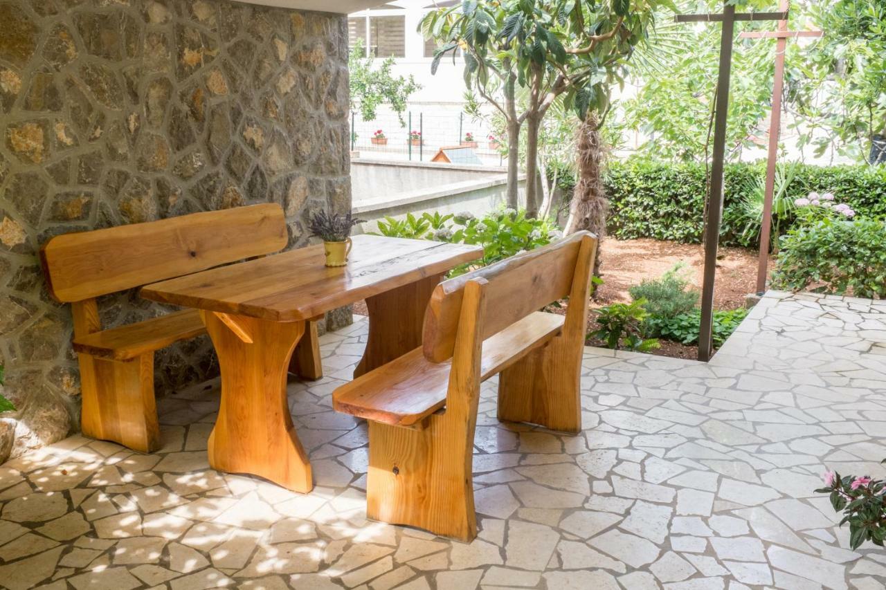 Apartmani Pina Krk Town Exterior photo
