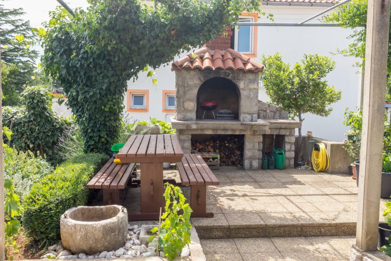 Apartmani Pina Krk Town Exterior photo